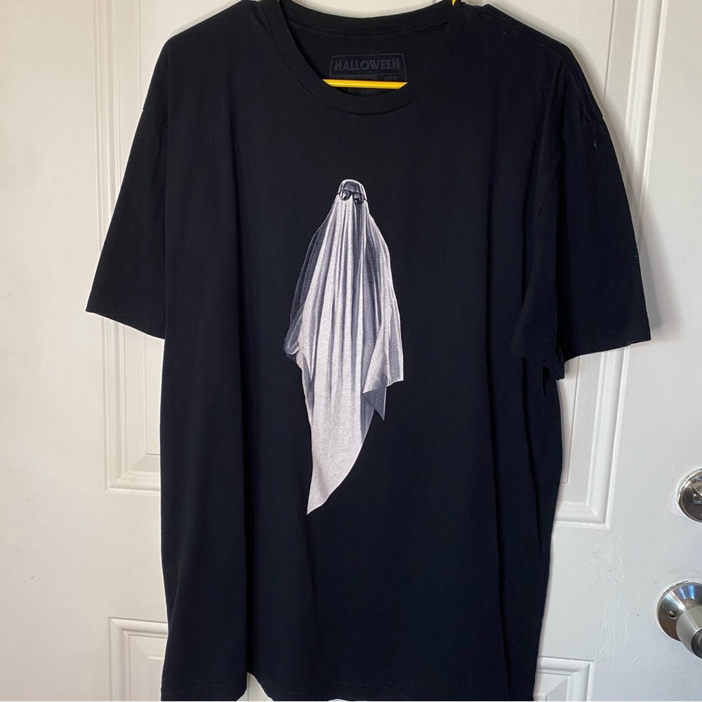 Halloween Bob the Ghost Graphic T-shirt - Picture 2 of 4